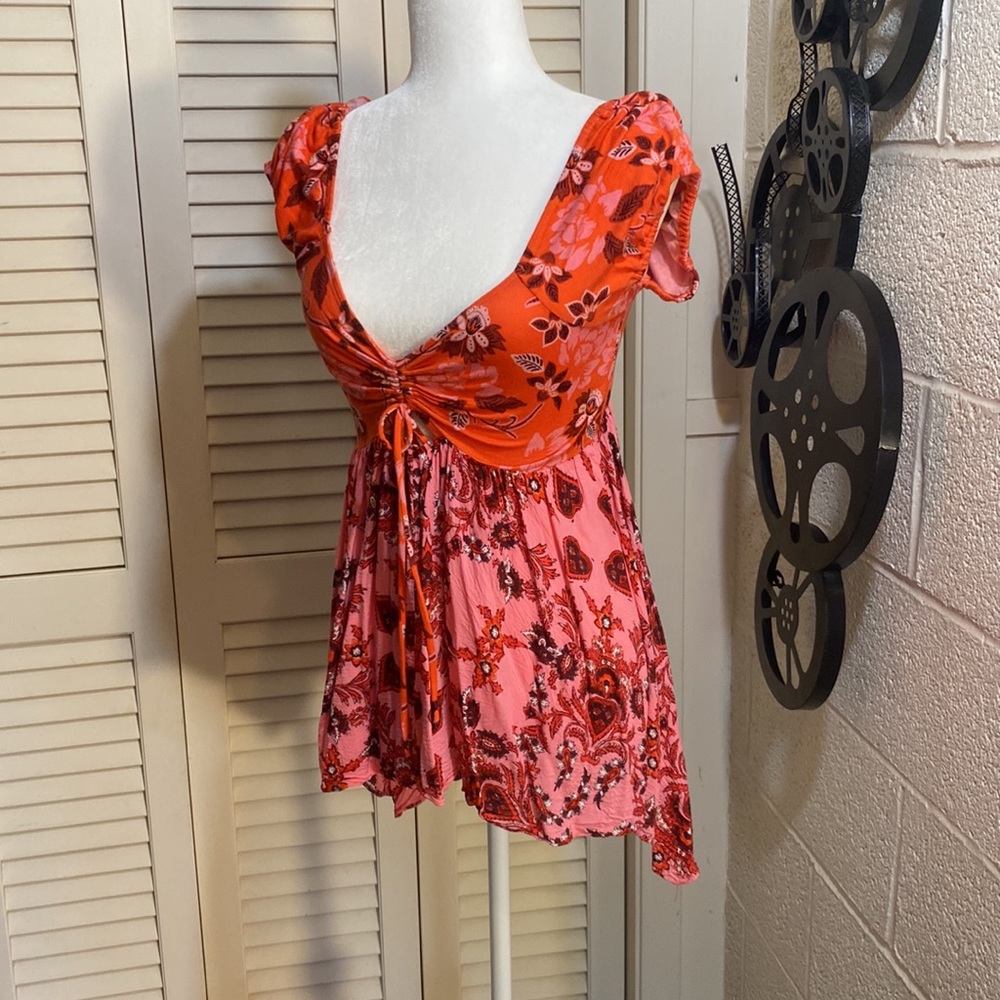 FREE PEOPLE size M floral blouse with funky, fun print and peekaboo tie chest